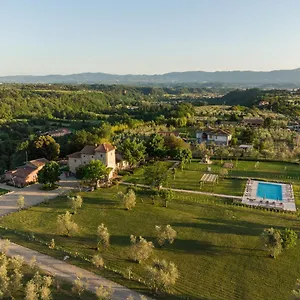 https://podere-giusti.it-tuscanyhotel.com